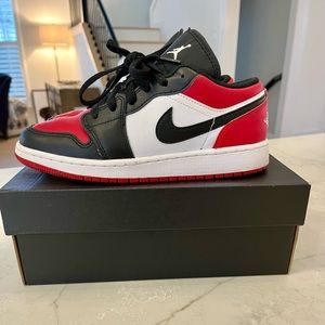 Jordan 1 Low - Youth size 5 (excellent condition)